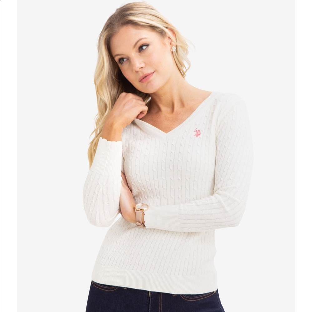V-NECK CABLE KNIT SWEATER